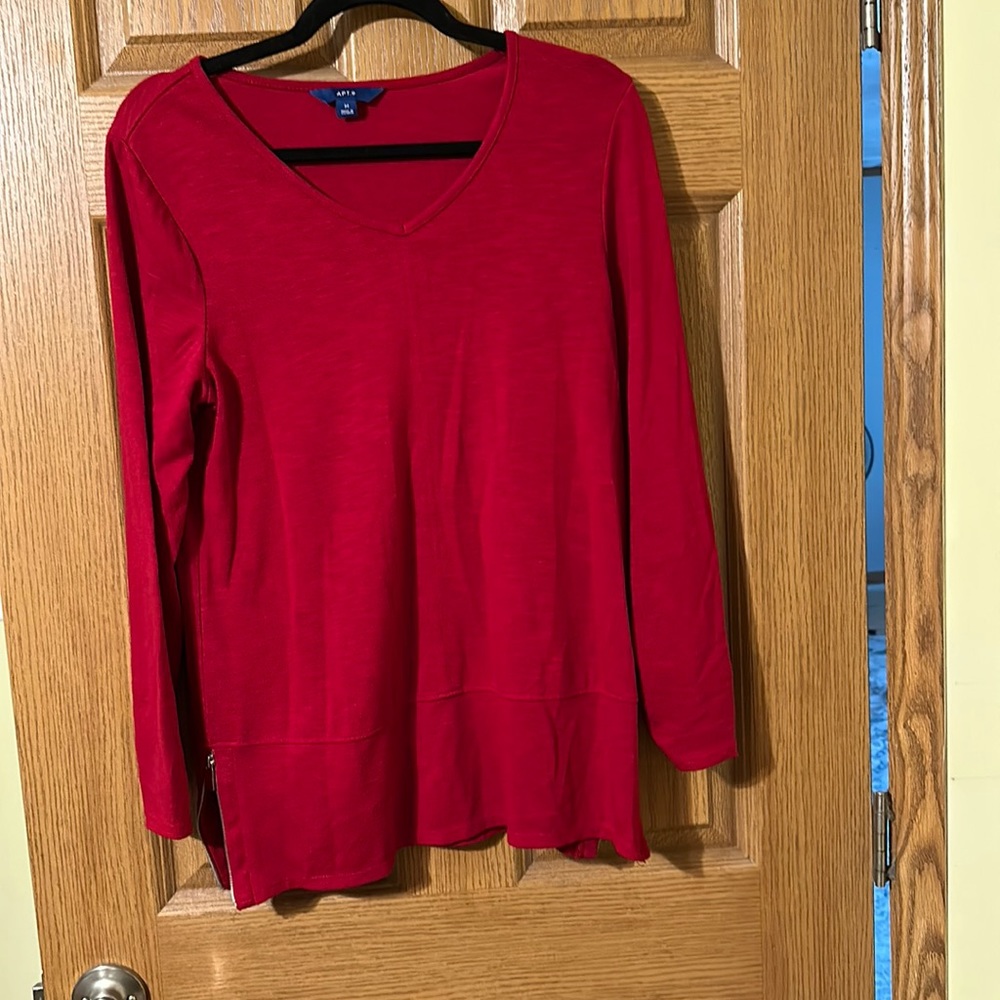 Medium red side zip